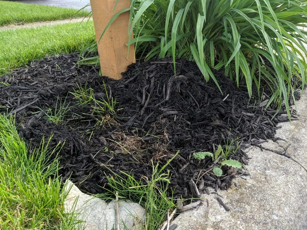 Custom garden landscaping for residential properties in Columbus, OH by E & L Lawn Care