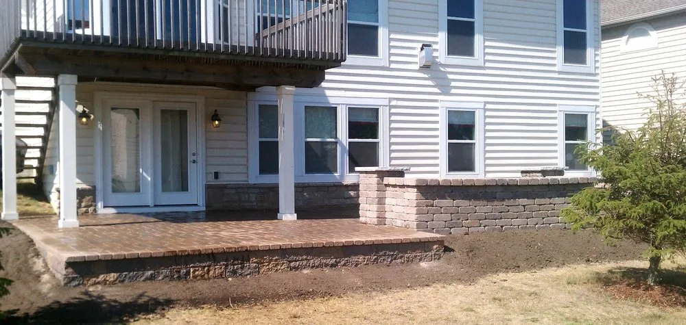 Local garden landscaping in Columbus, OH by E & L Lawn Care