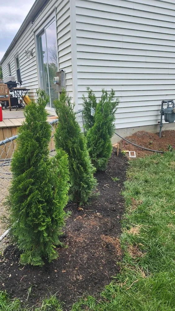 Reliable garden landscaping for homes in Columbus, OH by E & L Lawn Care