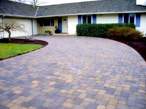 Top-rated lawn mowing service in Columbus, OH by E & L Lawn Care