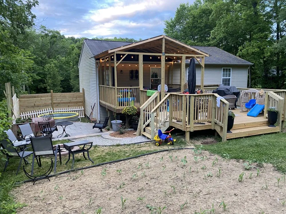 Local residential landscaping for year-round maintenance in Crittenden, KY by E & M Construction