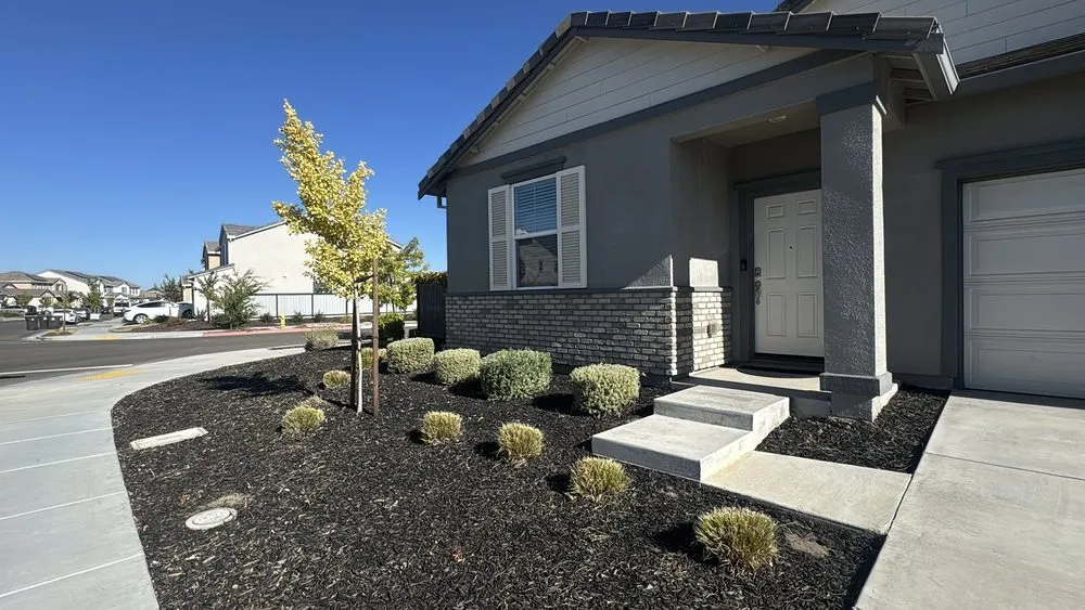 Professional garden landscaping in Ceres, CA - E & M Landscaping
