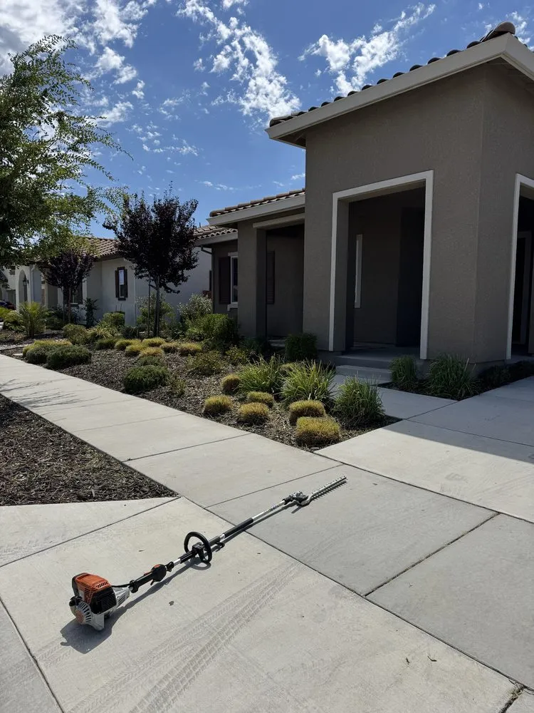 Top-rated yard maintenance in Ceres, CA by E & M Landscaping