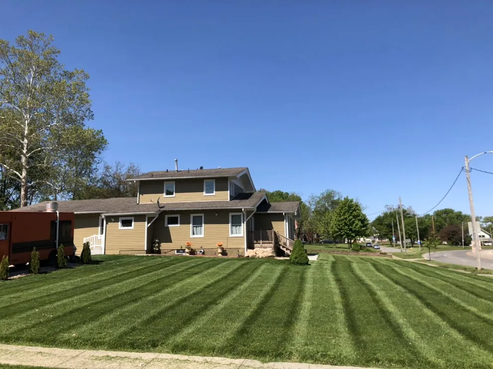Affordable garden landscaping experts serving Desmoines, IA - E & P Lawancare