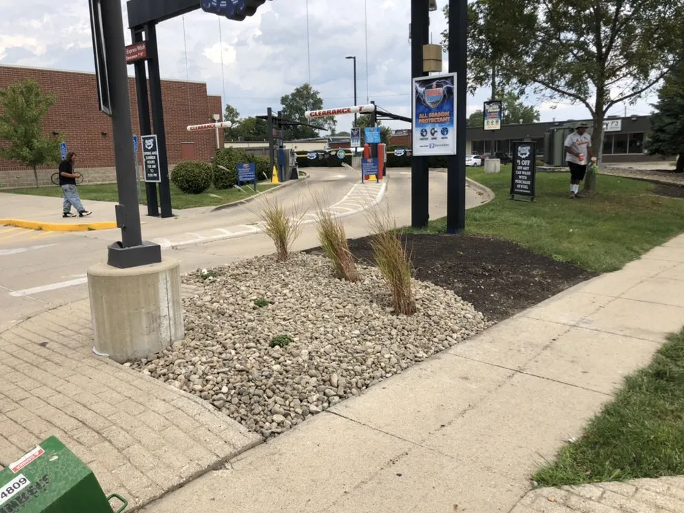 Professional outdoor landscaping for beautiful yards across Desmoines, IA - E & P Lawancare