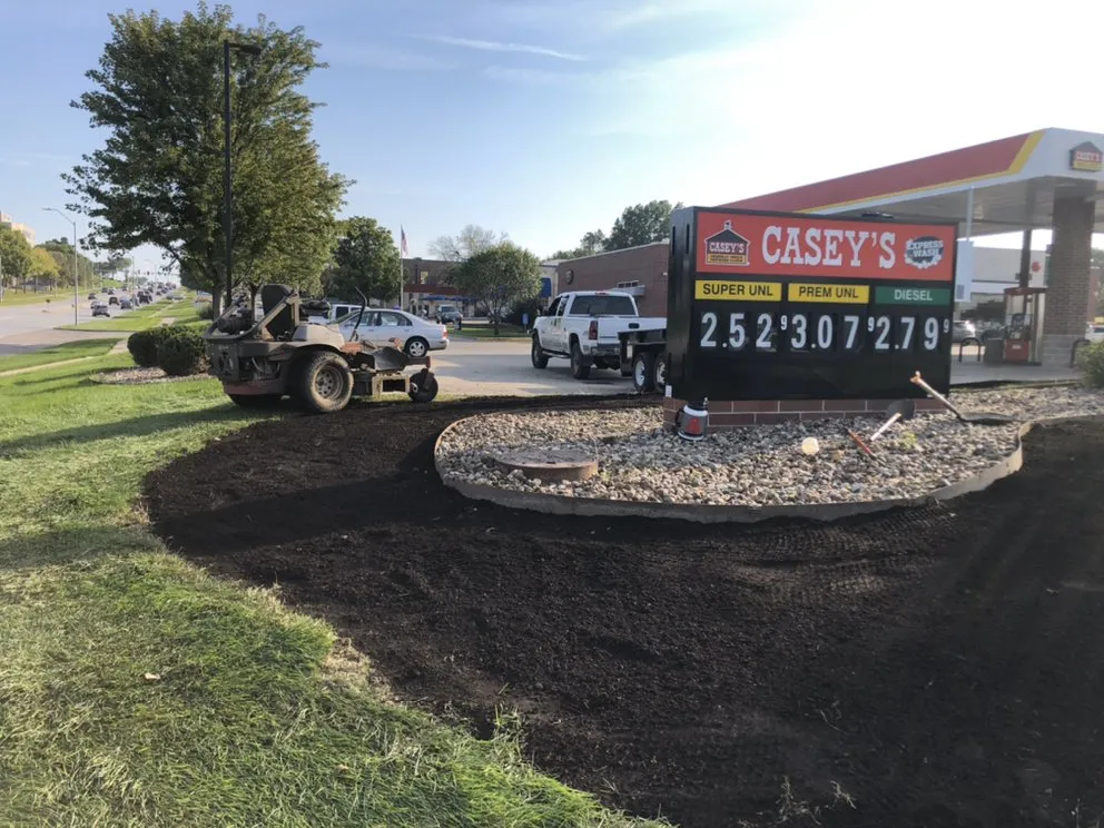 Top-rated garden landscaping in Desmoines, IA - E & P Lawancare