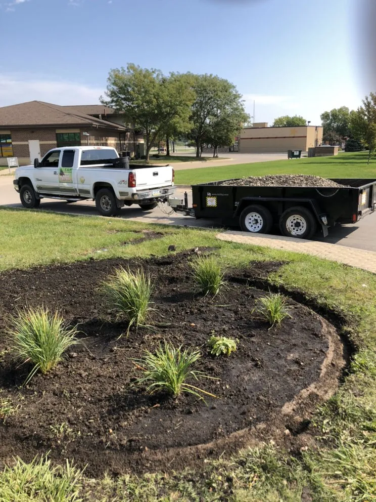 Trusted garden landscaping in Desmoines, IA - E & P Lawancare