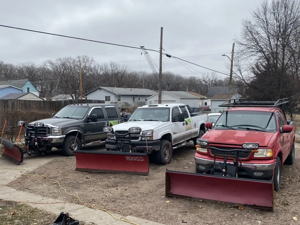 Custom outdoor landscaping experts serving Desmoines, IA - E & P Lawancare