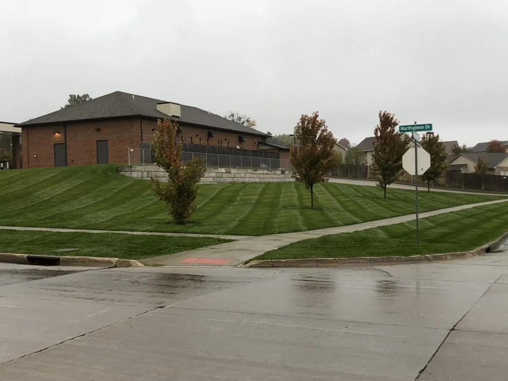 Local garden landscaping near you in Desmoines, IA by E & P Lawancare