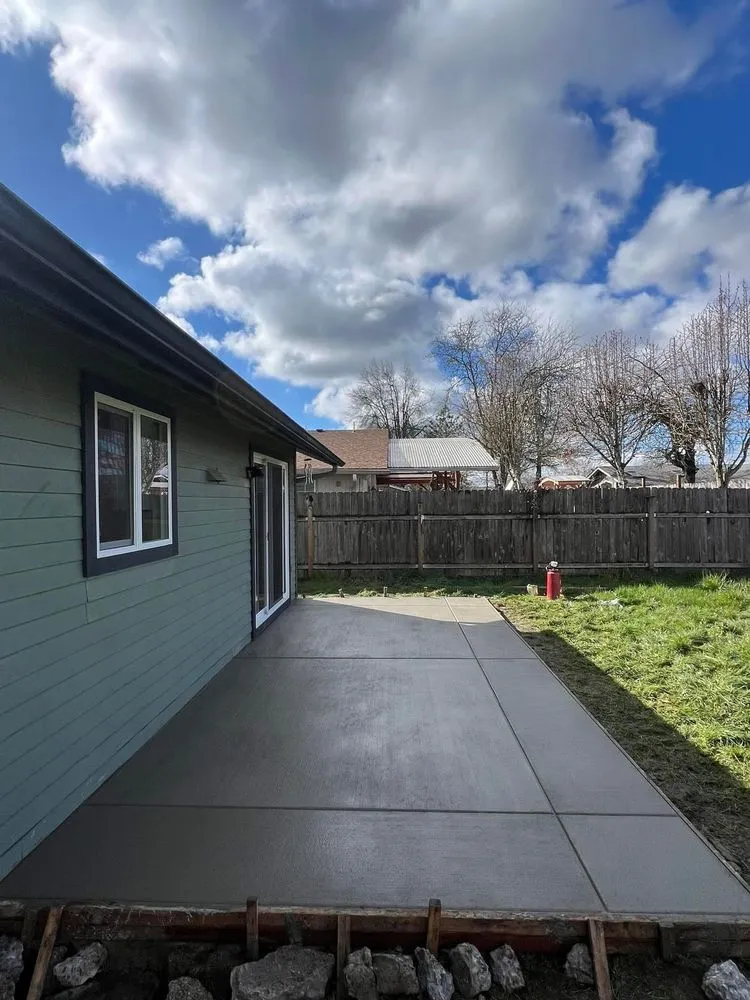 Custom outdoor landscaping experts serving Eugene, OR - E & R Concrete