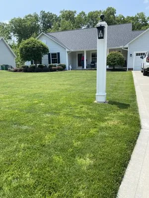 E & R General Landscaping Logo