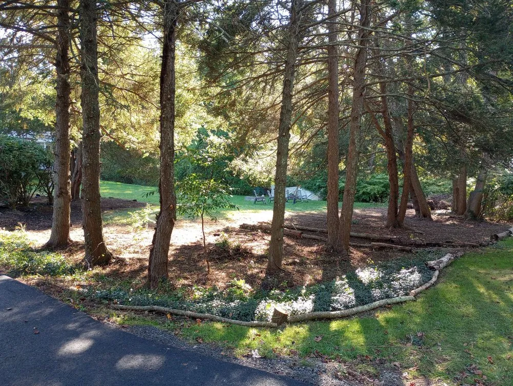 Professional lawn mowing service experts serving New London, CT - E & R International Design Landscaping