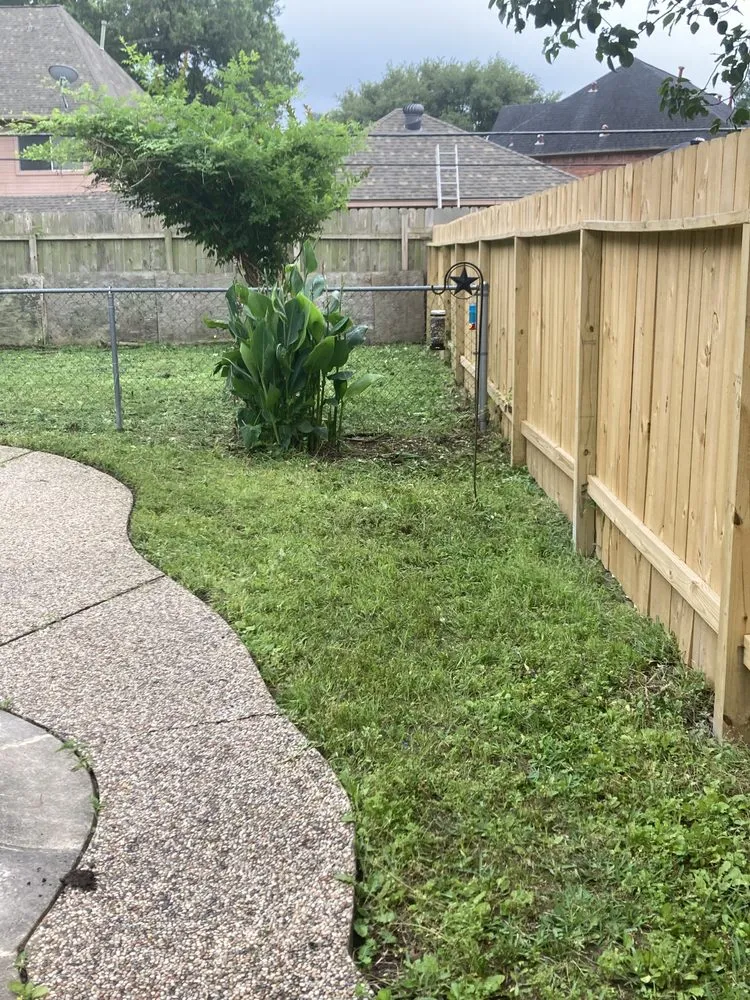 Reliable lawn mowing service in Humble, TX by E & T landscaping