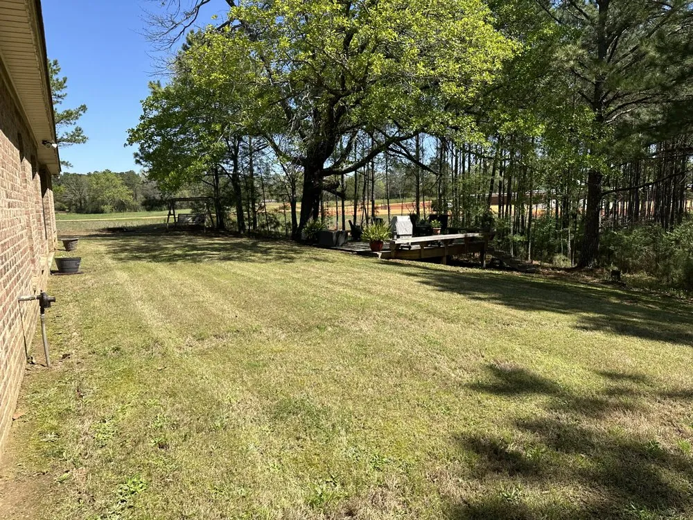Local yard maintenance in Montgomery, AL by E & T Lawn Services