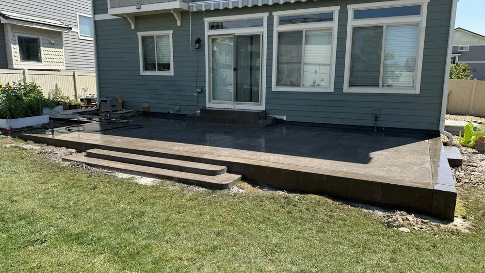 Custom outdoor landscaping in Johnstown, CO by E A Construction