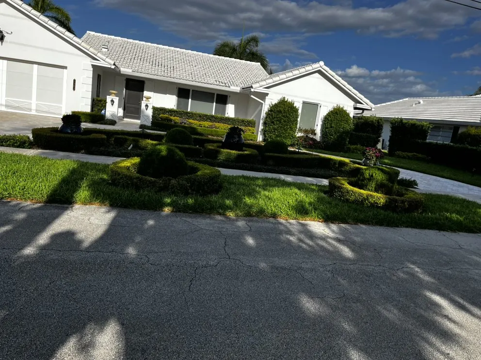 Local residential landscaping for year-round maintenance in West Palm Beach, FL by E Aguilar Landscaping