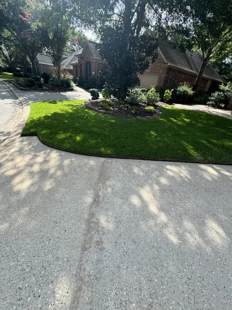 Affordable landscaping services in Conroe, TX by E And A Lawn Service
