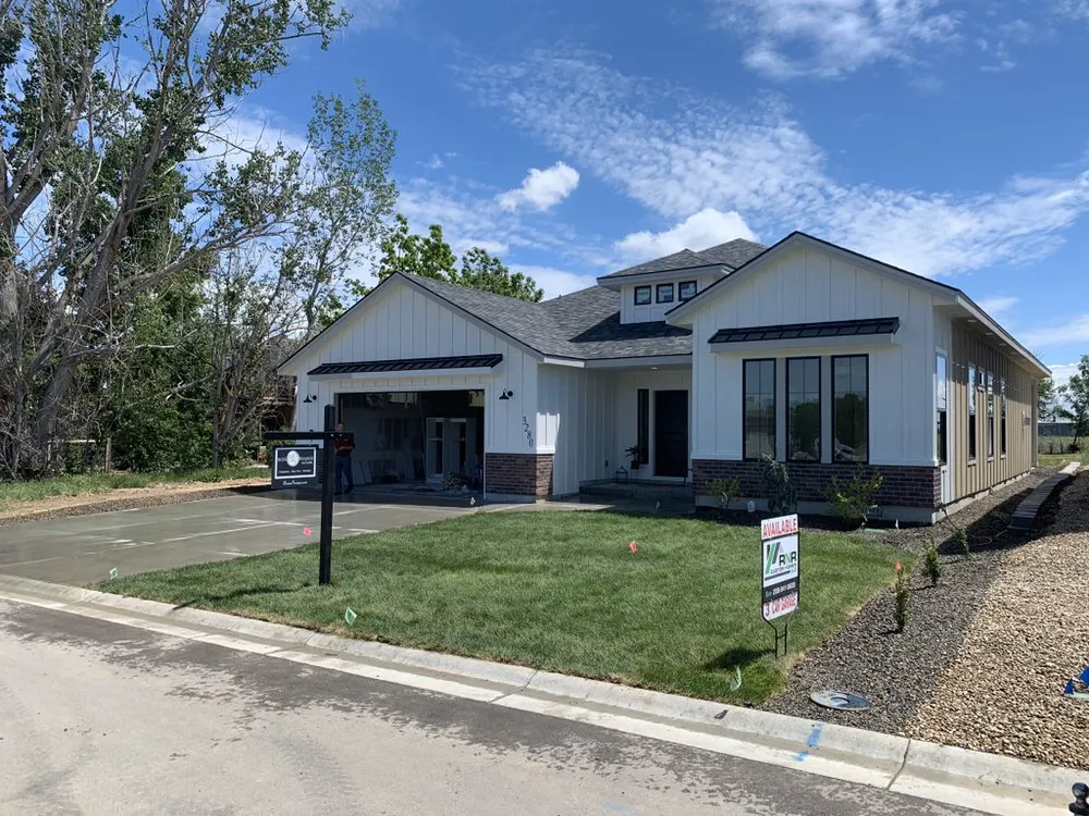 Top-rated yard cleanup service experts serving Caldwell, ID - E-Clips Complete Lawncare