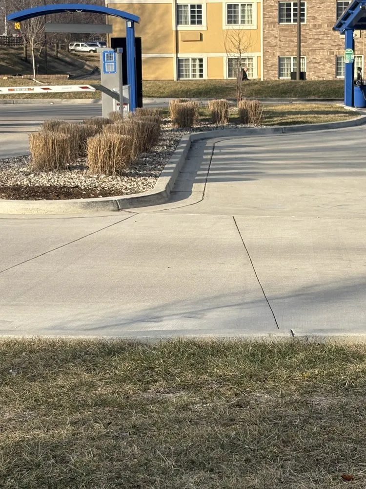 Local outdoor landscaping in Owensboro, KY by E& L Young Lawncare & Repair