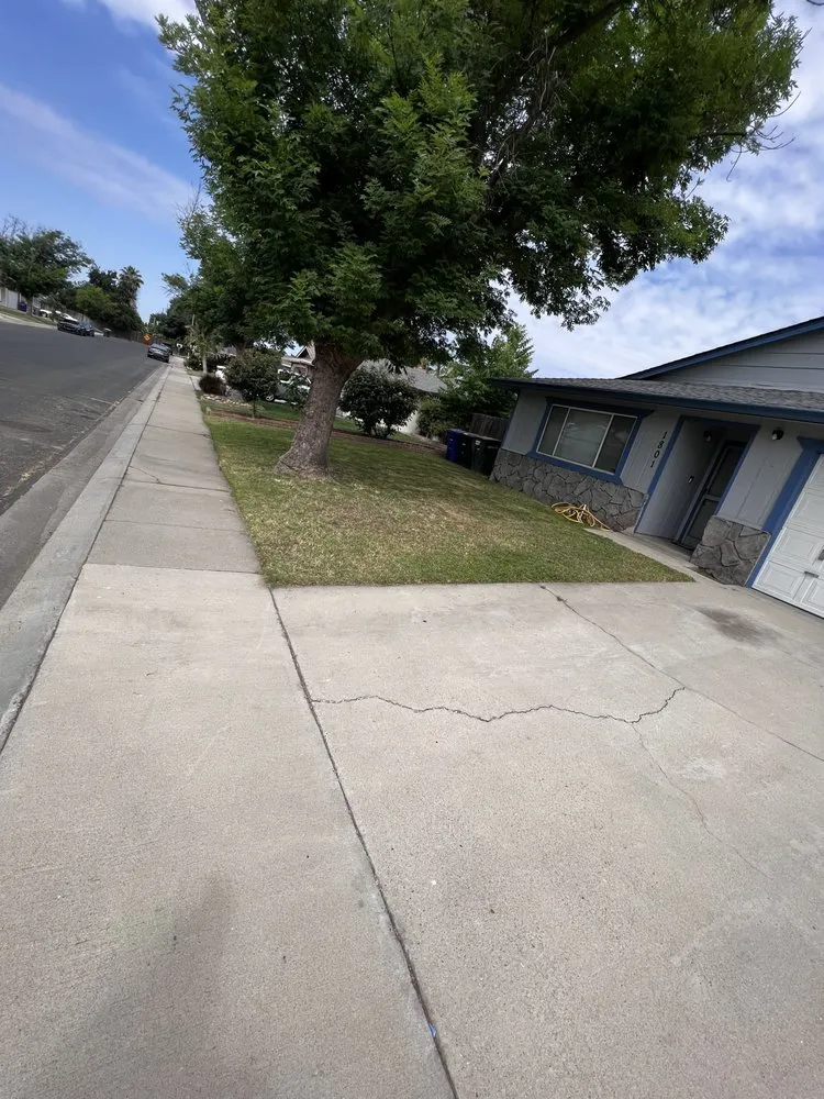 Affordable garden landscaping in Ceres, CA by E M A Landscaping & Maintenance