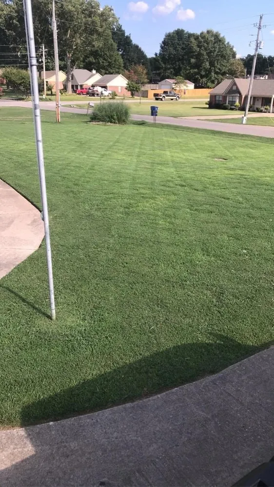 Professional garden landscaping in Oakland, TN by E M Landscaping