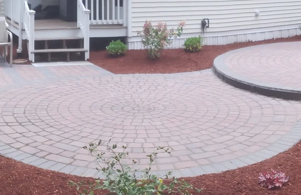 Reliable yard maintenance in Nashua, NH by E N Lawnworks