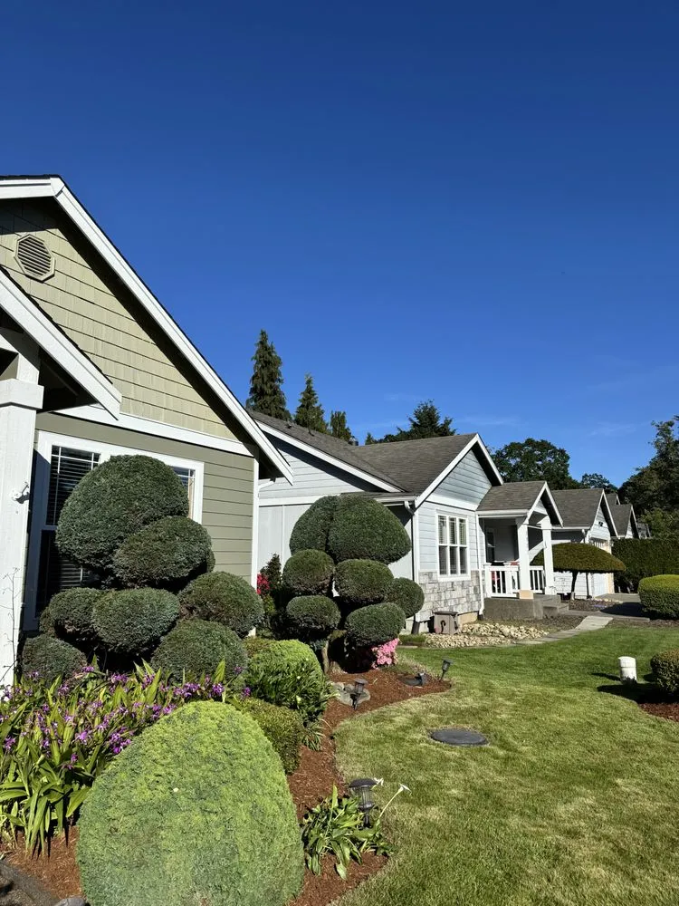 Reliable garden landscaping with custom design in Bremerton, WA by E Ramos Ramirez Landscape & Maintenance Service