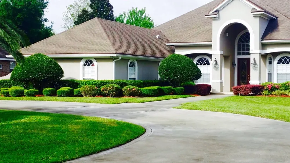 Custom lawn mowing service in Jacksonville, FL - E-scapes Lawn Care