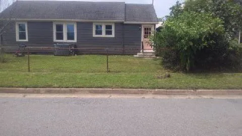 Local lawn mowing service for residential properties in Hampton, VA by E T Lawn Care