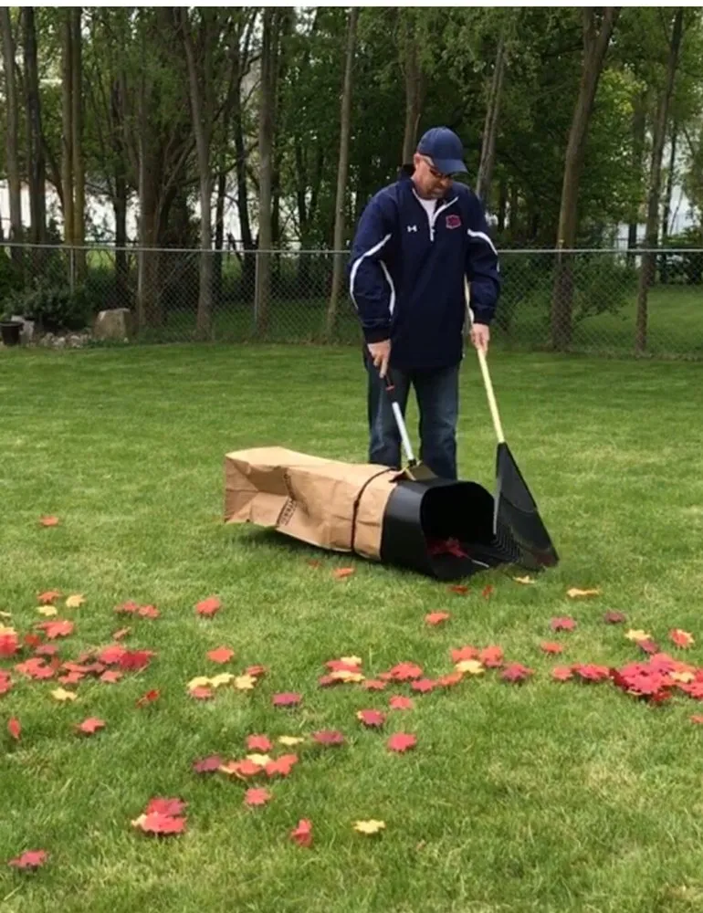 Custom residential landscaping experts serving New Boston, MI - E-Z LEAF