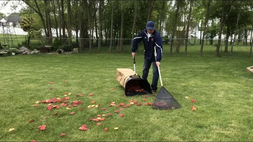 Affordable lawn mowing service experts serving New Boston, MI - E-Z LEAF
