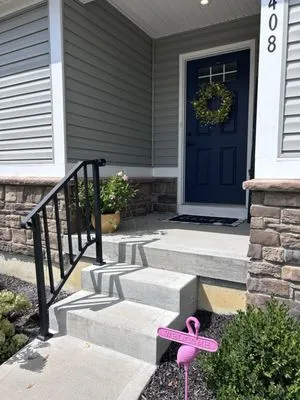 E Z Mowing & Landscaping Logo