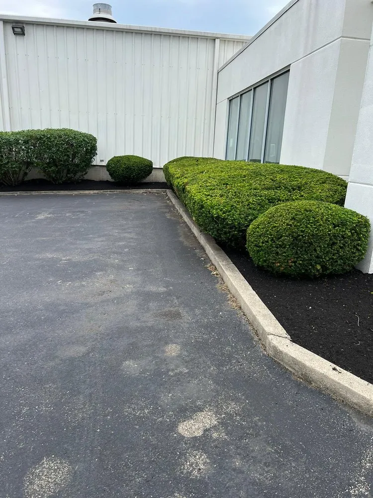 Affordable landscape design for residential properties in Hamilton, OH by EA Ideal Solutions