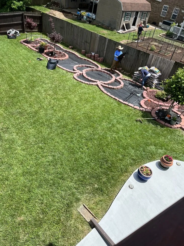 Top-rated garden landscaping in Clarksville, TN by E&A Lawn & Landscaping