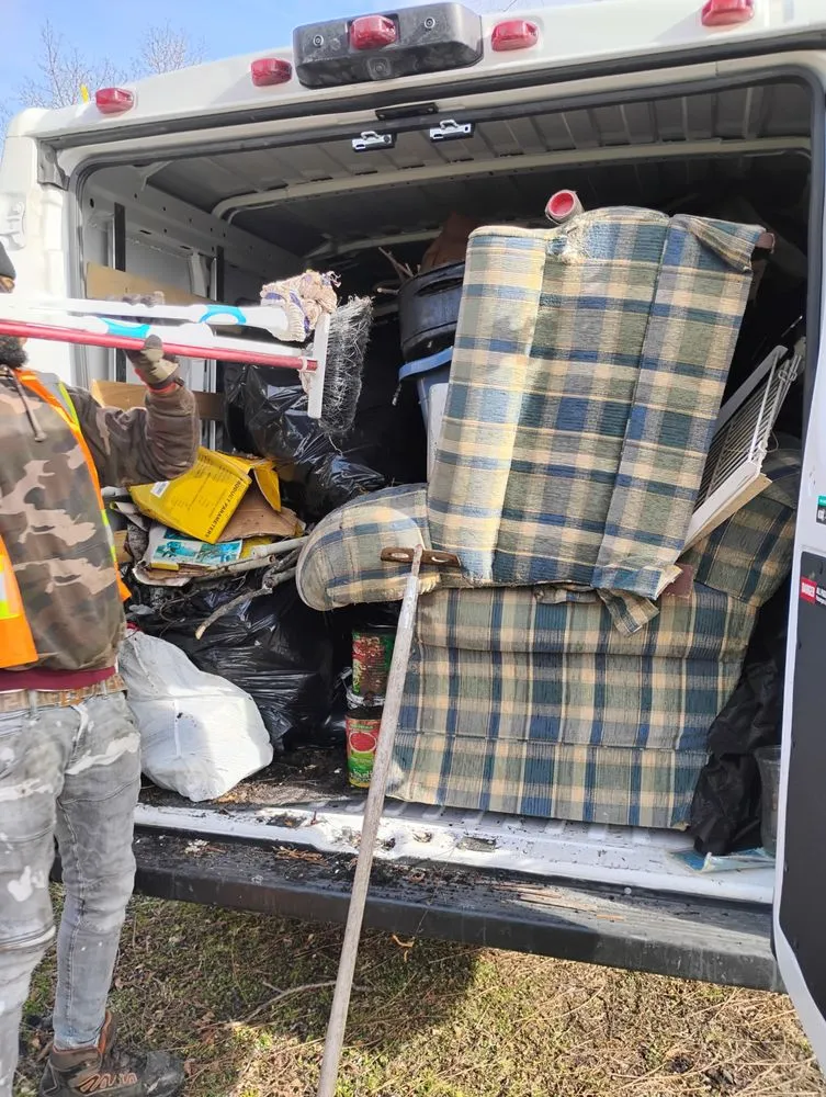 Expert lawn mowing service experts serving Carbondale, PA - E&A Lawncare