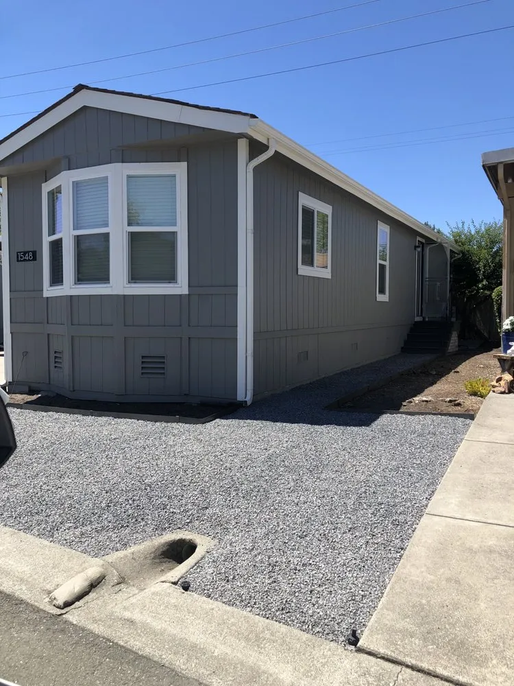 Reliable lawn mowing service experts serving East Palo Alto, CA - E&A Venados