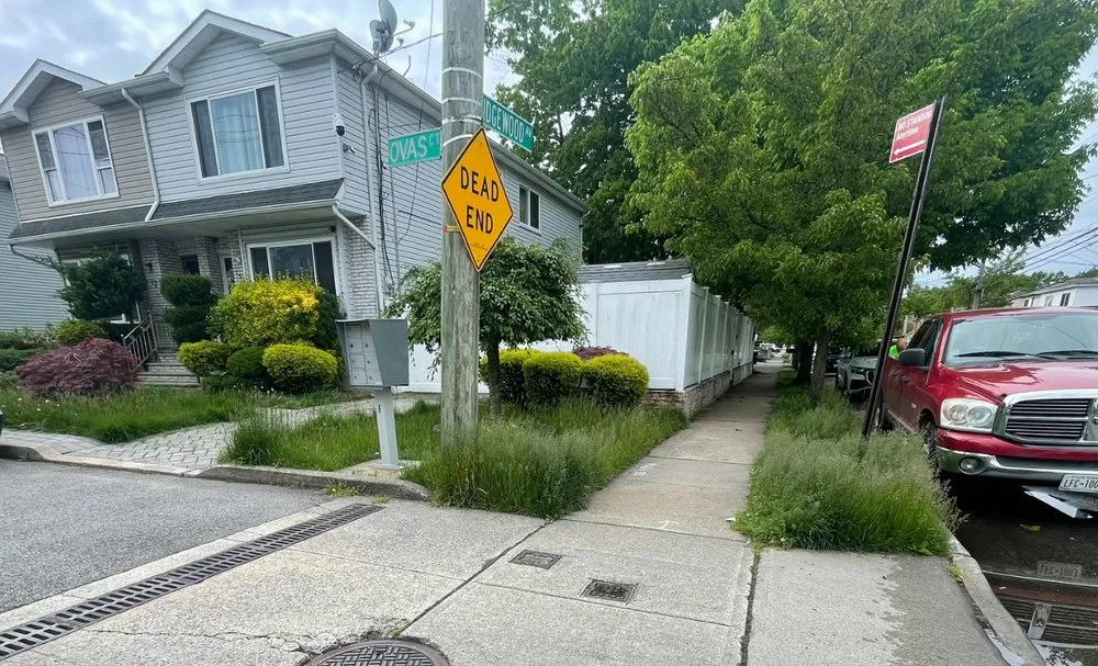 Trusted lawn care service for residential properties in Staten Island, NY by EAG Maintenance - EAGLE Landscaping & Lawn Care