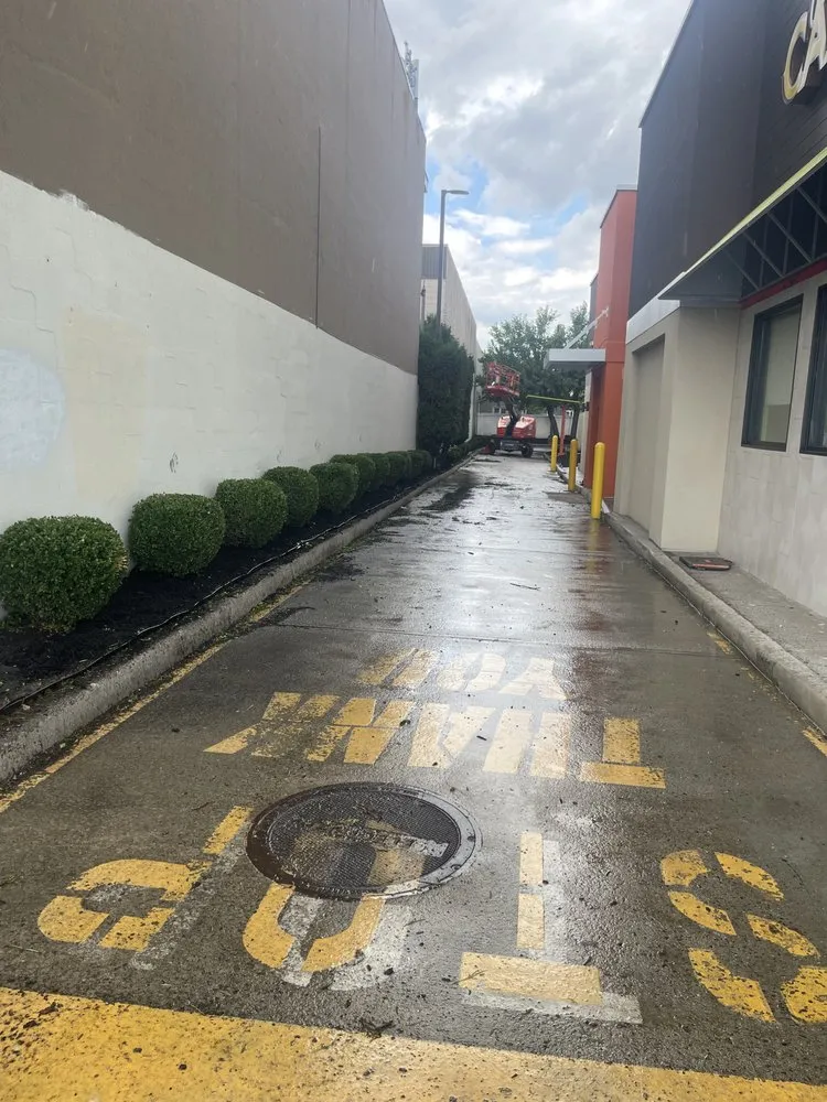 Expert lawn mowing service in Staten Island, NY by EAG Maintenance - EAGLE Landscaping & Lawn Care