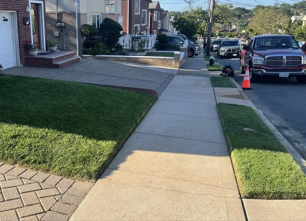 Professional lawn care service in Staten Island, NY by EAG Maintenance - EAGLE Landscaping & Lawn Care