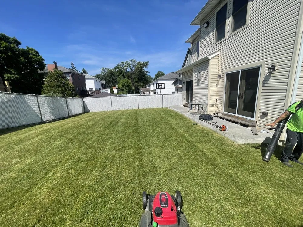 Professional yard cleanup service in Staten Island, NY - EAG Maintenance - EAGLE Landscaping & Lawn Care