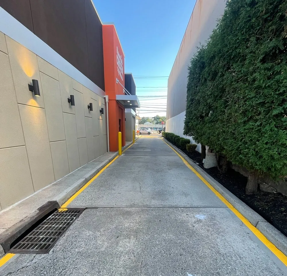 Expert yard maintenance for beautiful yards in Staten Island, NY by EAG Maintenance - EAGLE Landscaping & Lawn Care