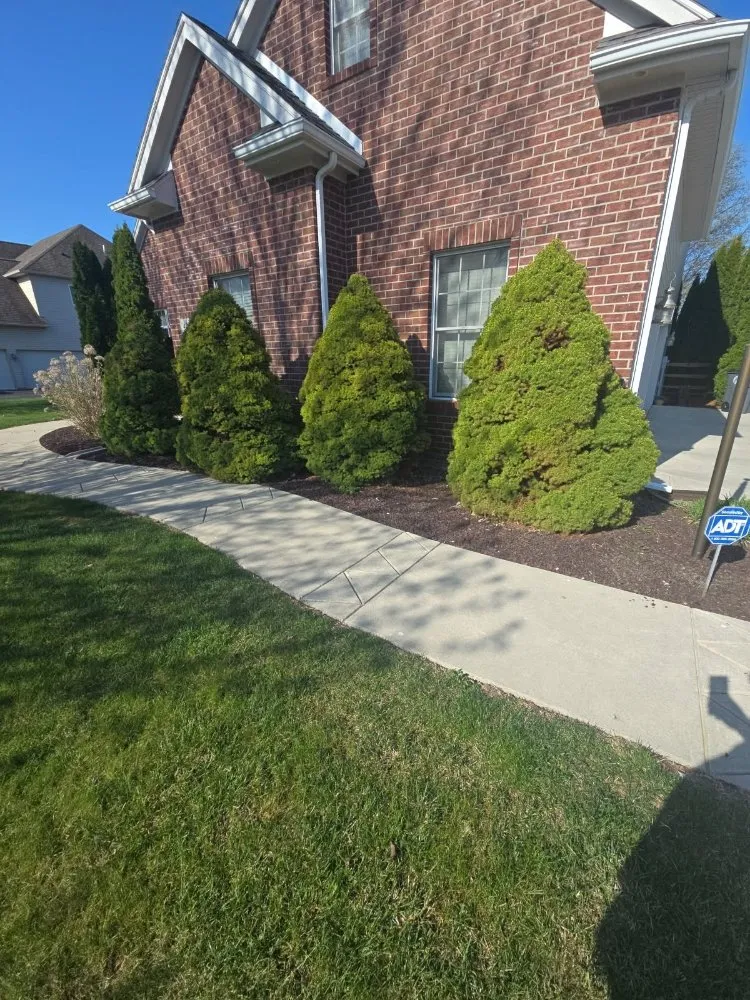 Reliable garden landscaping for outdoor upgrades in Monroe, MI by Eagle Eye Lawn Care