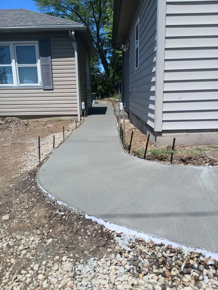 Expert outdoor landscaping experts serving Lowell, OH - Eagleview Dirtworks