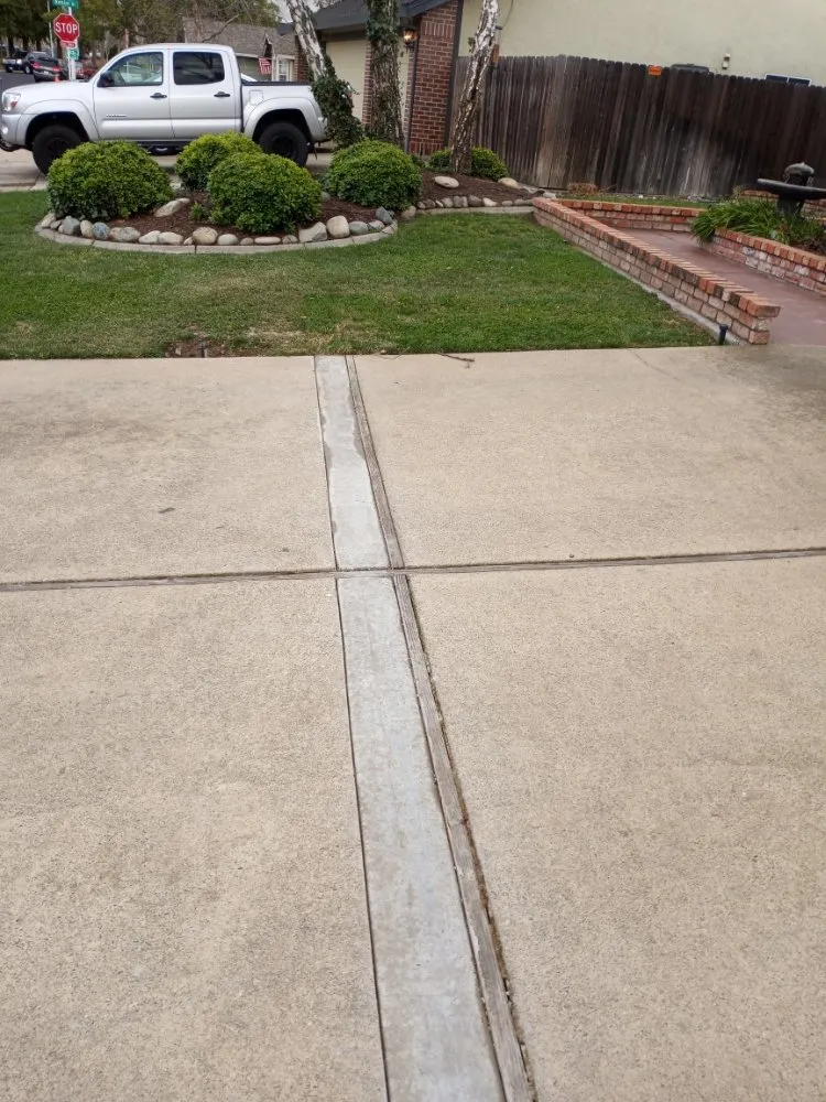 Professional yard maintenance in Sacramento, CA by Eagleview Landscaping