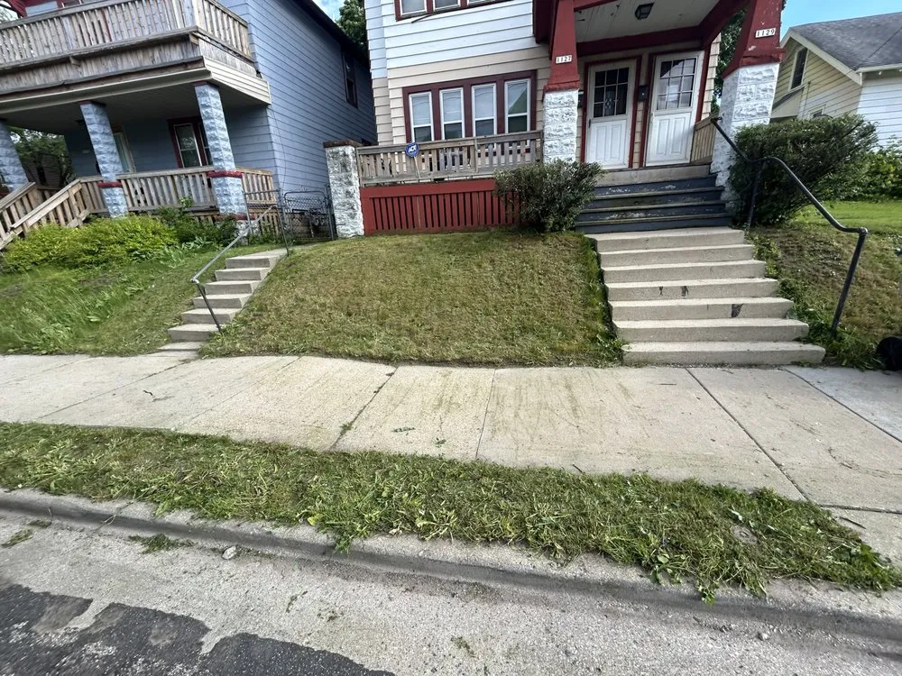 Top-rated lawn care service in Milwaukee, WI by Earl & Sons Magic Touch