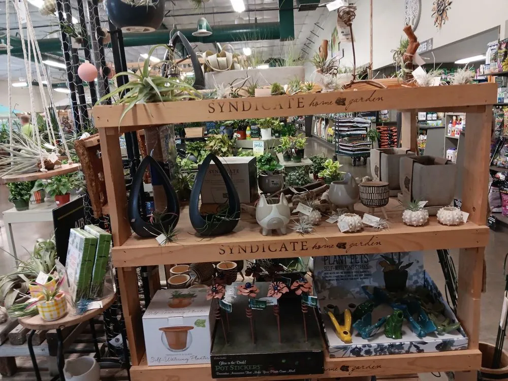 Professional yard maintenance in Des Moines, IA - Earl May Garden Center