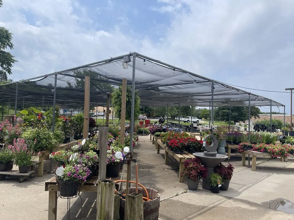 Top-rated lawn care service for residential properties across West Des Moines, IA - Earl May Garden Center