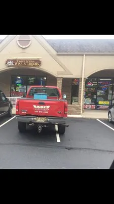 Earl's Landscaping Service Logo