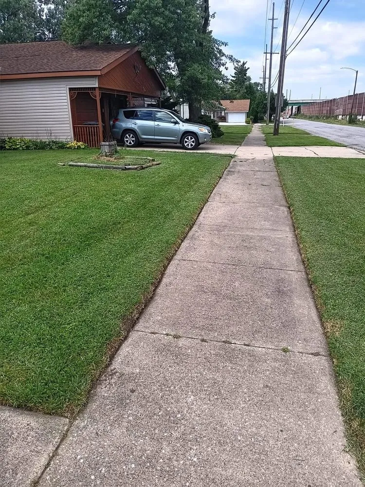 Custom landscape design experts serving Hammond, IN - Early Bird Lawncare and Construction