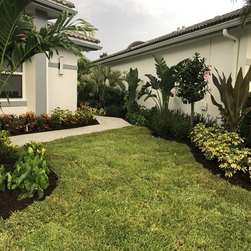 Custom lawn care service in Boca Raton, FL by Earth & Turf Landscape